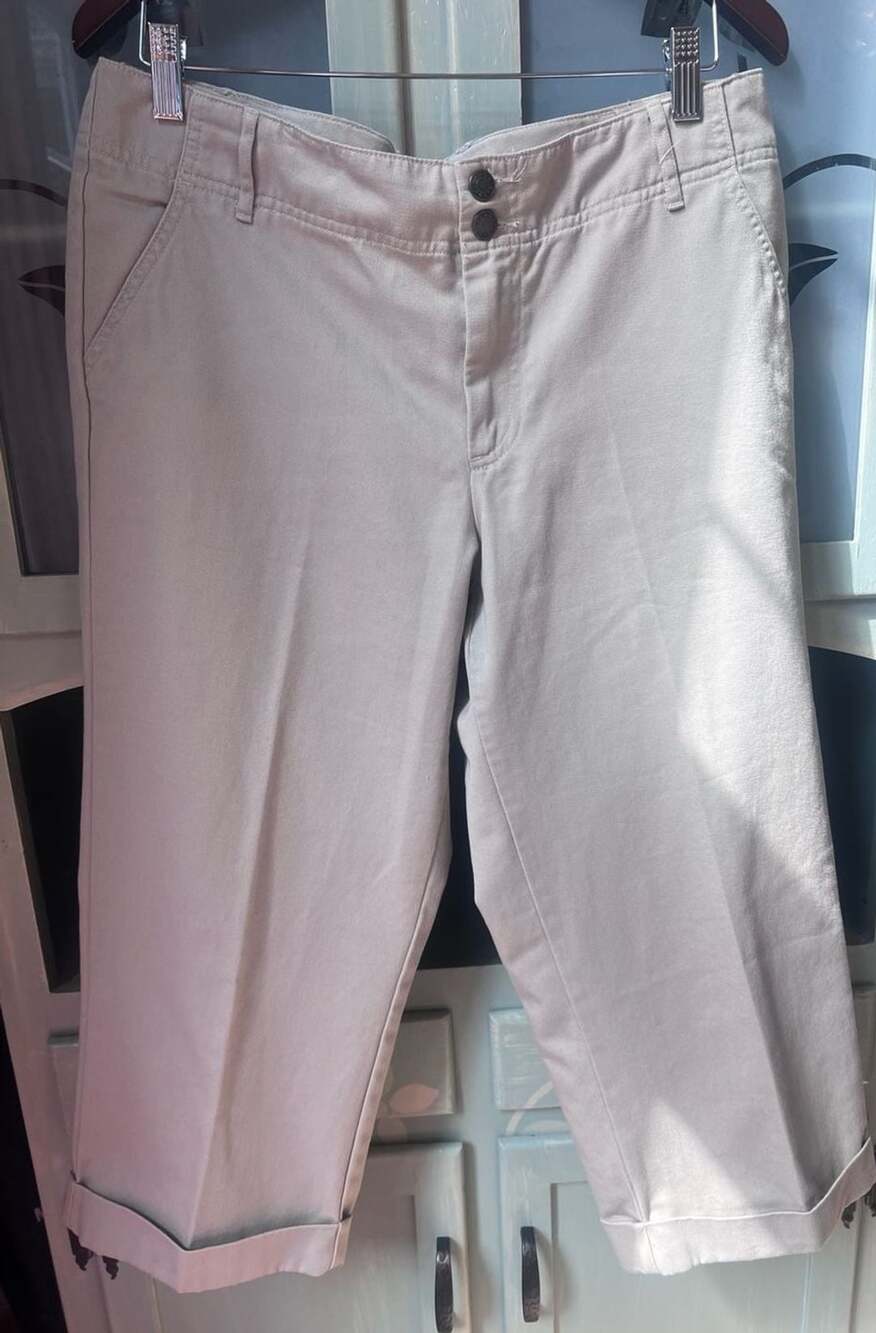 Crazy Horse by Liz Claiborne Beige Capri Pants 12* - Picture 2 of 6